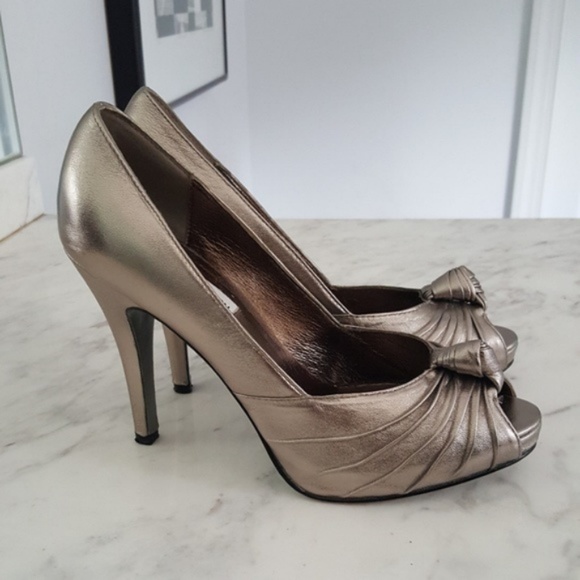 Steve Madden | Metallic Heels - Picture 3 of 7